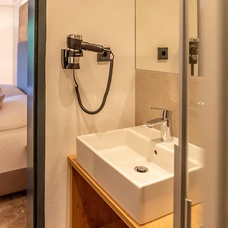 Stadtvilla Boutiquehotel 斯拉德明